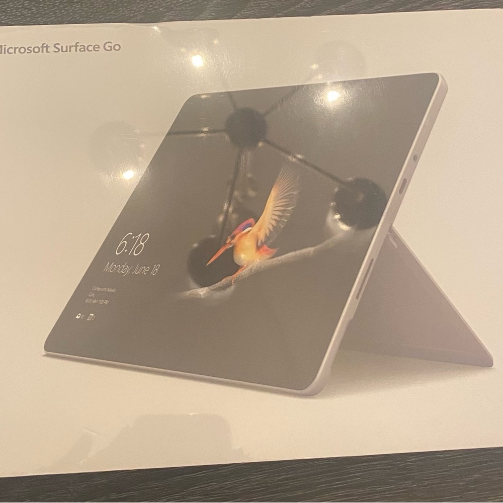 Microsoft Surface Go Intel Pentium Gold 4415Y 1824 64GB 4GB Ram Wi-Fi Win 10 Pro